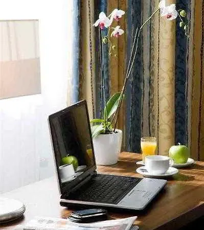 Mercure Koeln Airport 3*
