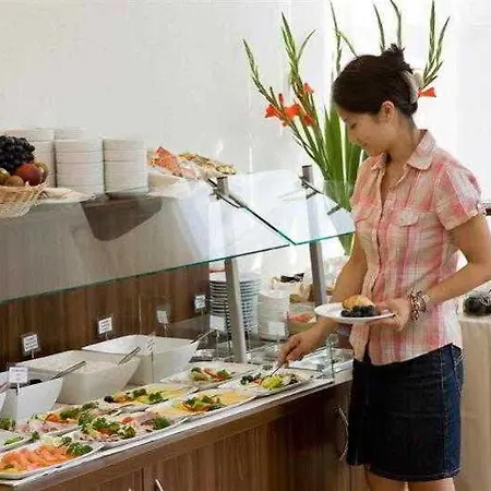 Mercure Koeln Airport Hotel 3*