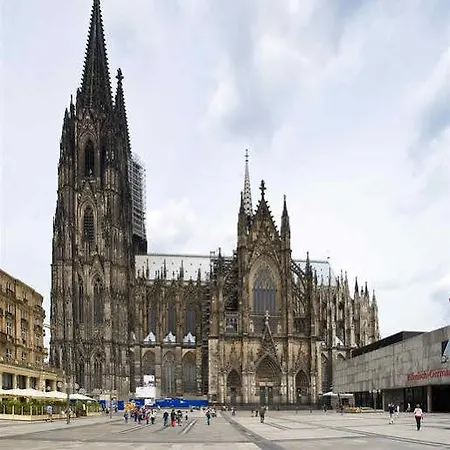 Mercure Koeln Airport 3*
